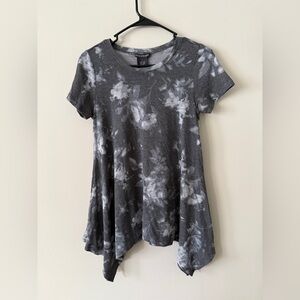 Chelsea & Theodore Charcoal Floral Short Sleeve Top